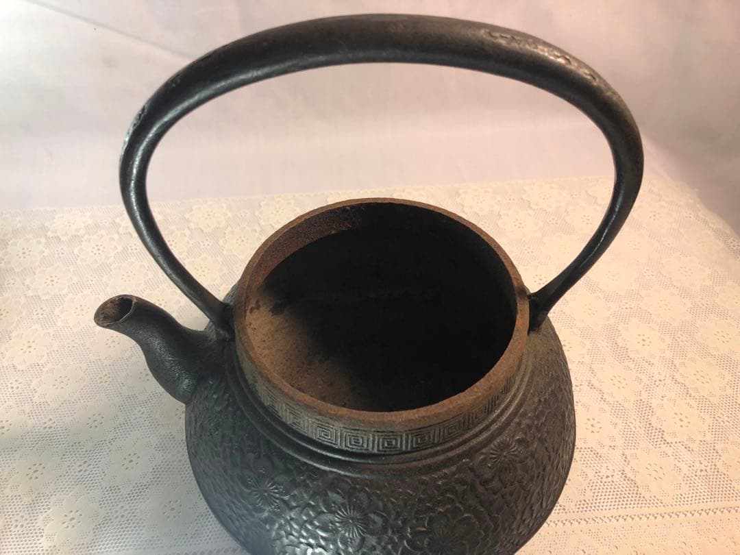 鉄瓶　龍盛堂 花模様 鉄瓶 黒色 鋳鉄製