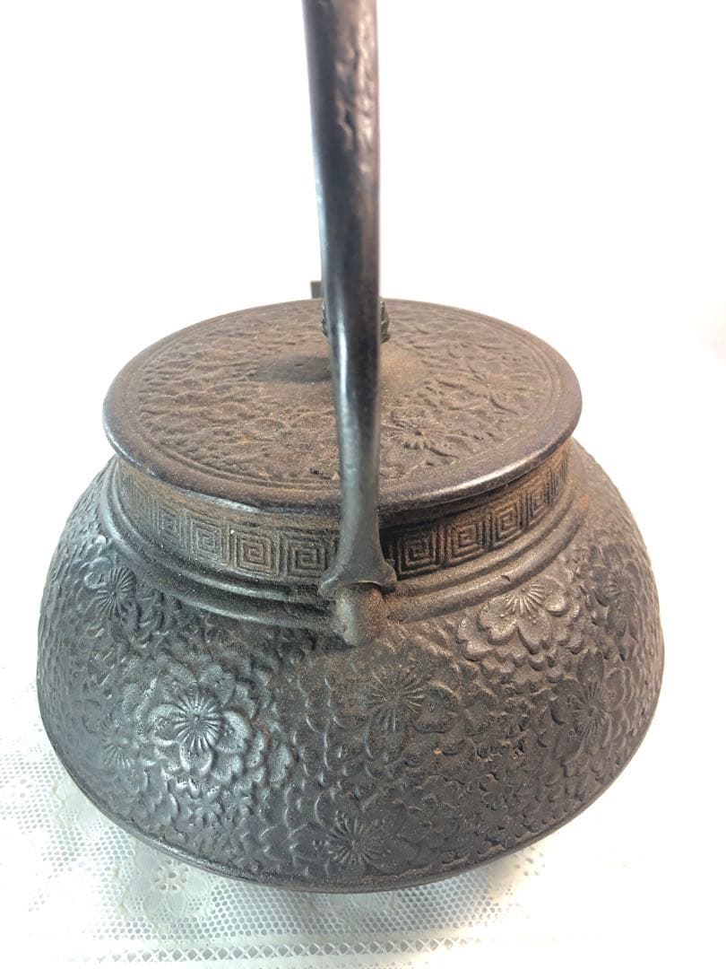 鉄瓶　龍盛堂 花模様 鉄瓶 黒色 鋳鉄製