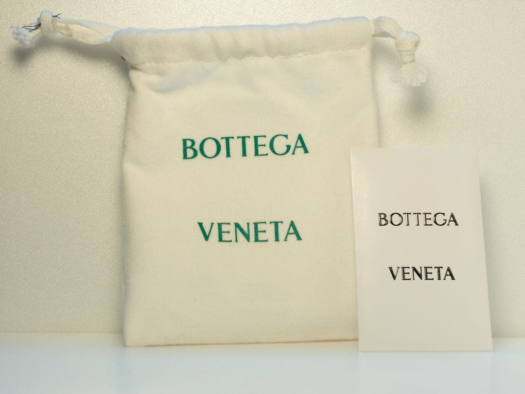 BOTTEGA VENETA スモールカセット二つ折りファスナーウォレット