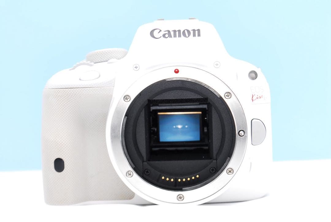 Canon Kiss X7ホワイト✨️静音AF＆手ブレ補正付きレンズセット♪