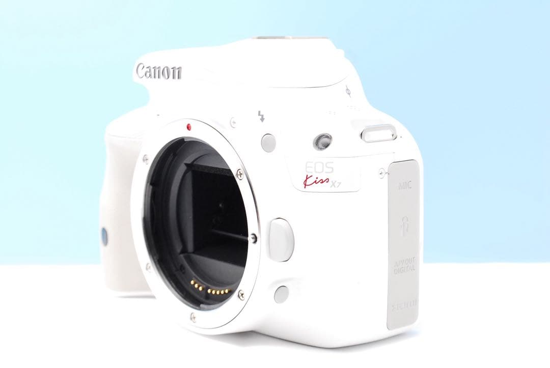 Canon Kiss X7ホワイト✨️静音AF＆手ブレ補正付きレンズセット♪