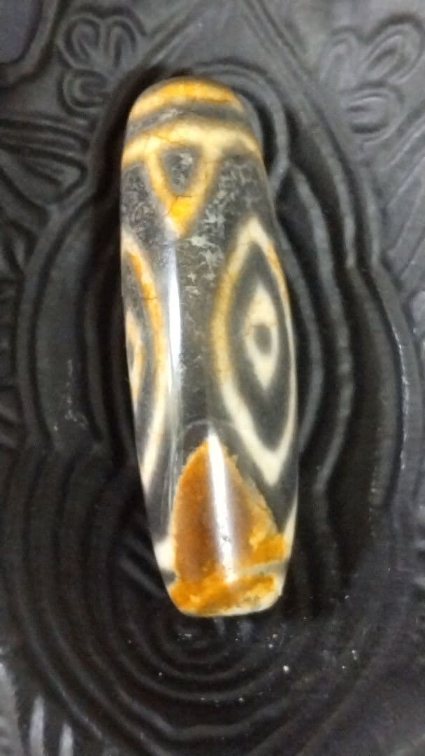 609天珠　特殊　三眼虎牙天珠　三角形　dzibeads！