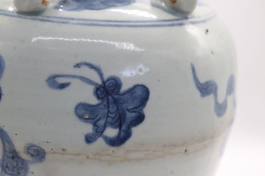 中国　明時代　染付　牡丹胡蝶紋瓶　送料込み1012