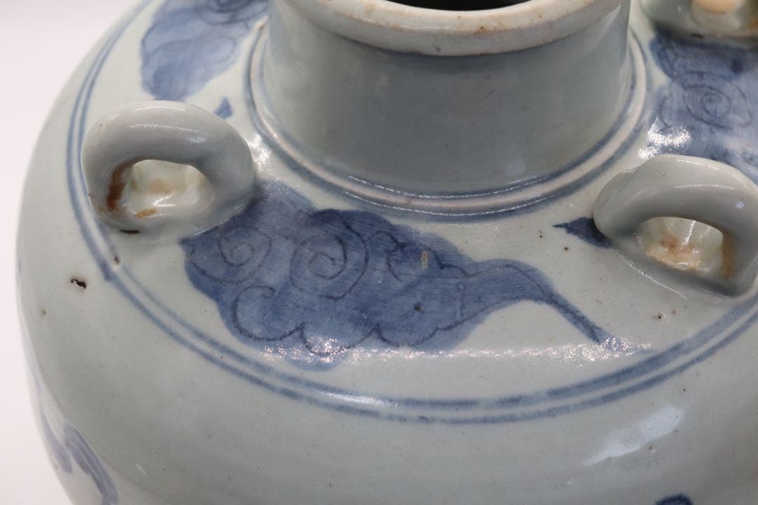 中国　明時代　染付　牡丹胡蝶紋瓶　送料込み1012