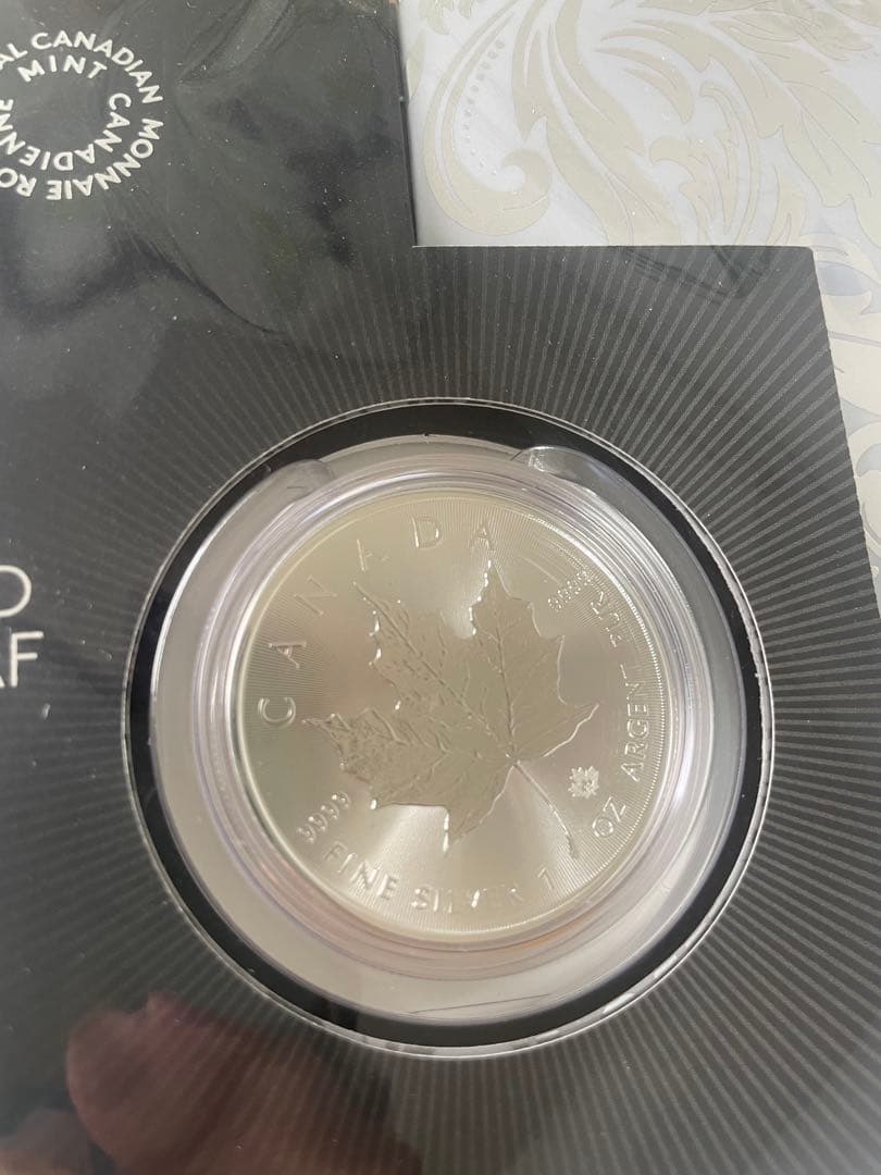 【新品】2023年 カナダ「メイプルリーフ」純銀 1オンス銀貨 クリアケース付