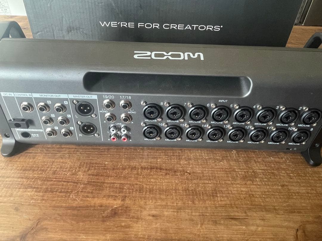 ZOOM L-20R デジタルミキサー