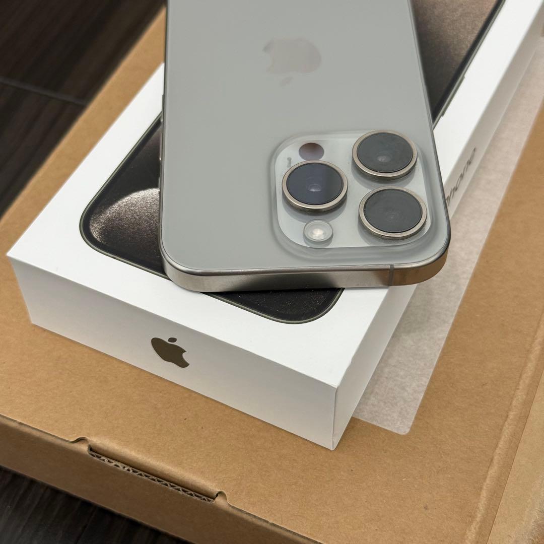 【美品】SIMフリーiPhone15Pro 256GB ナチュラルチタニウム
