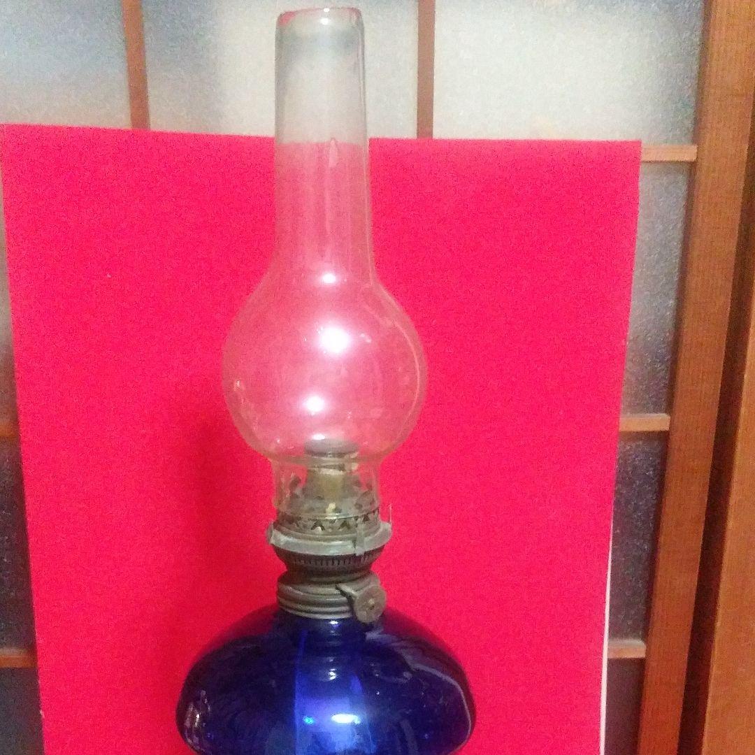 オイルランプの台瑠璃色に花模様