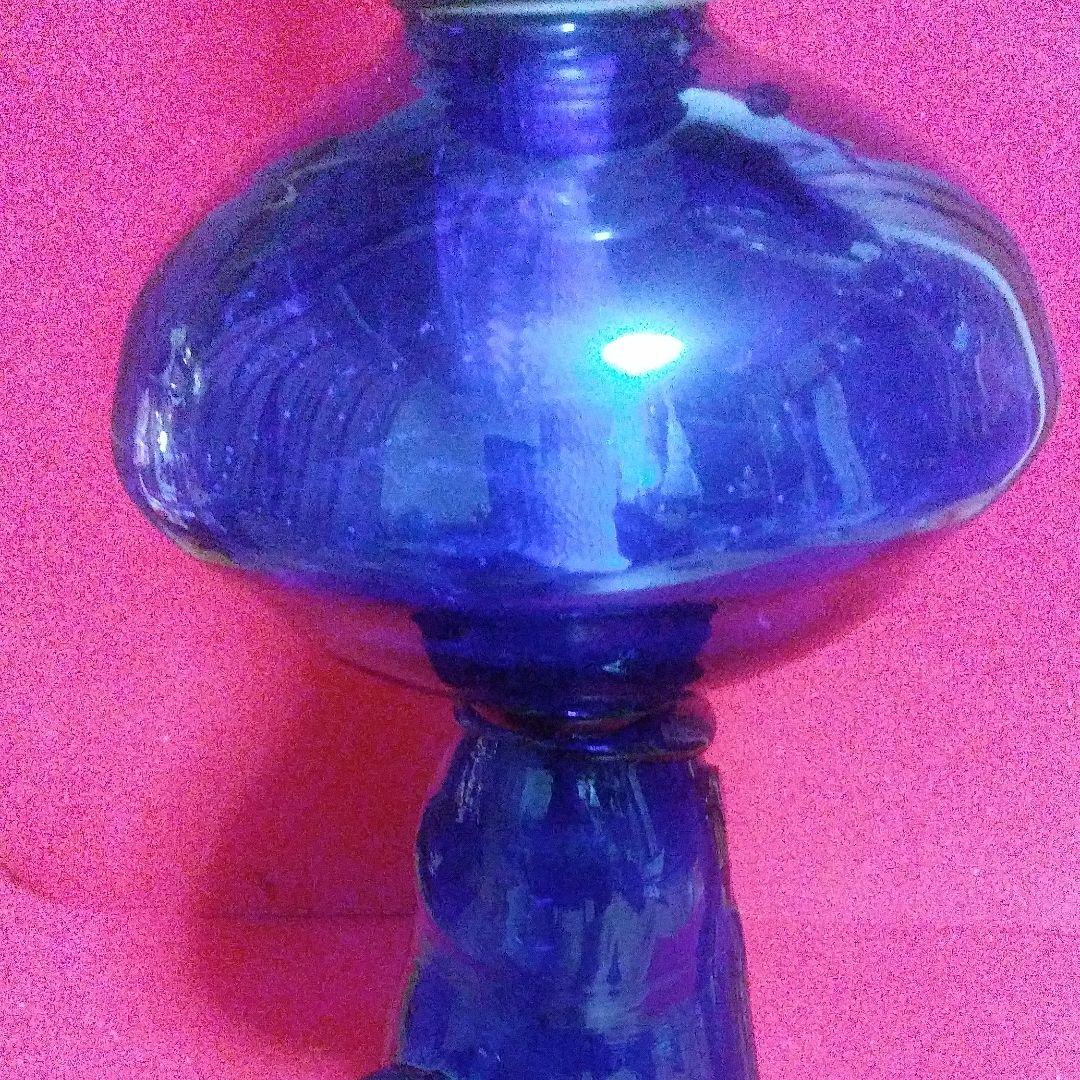 オイルランプの台瑠璃色に花模様