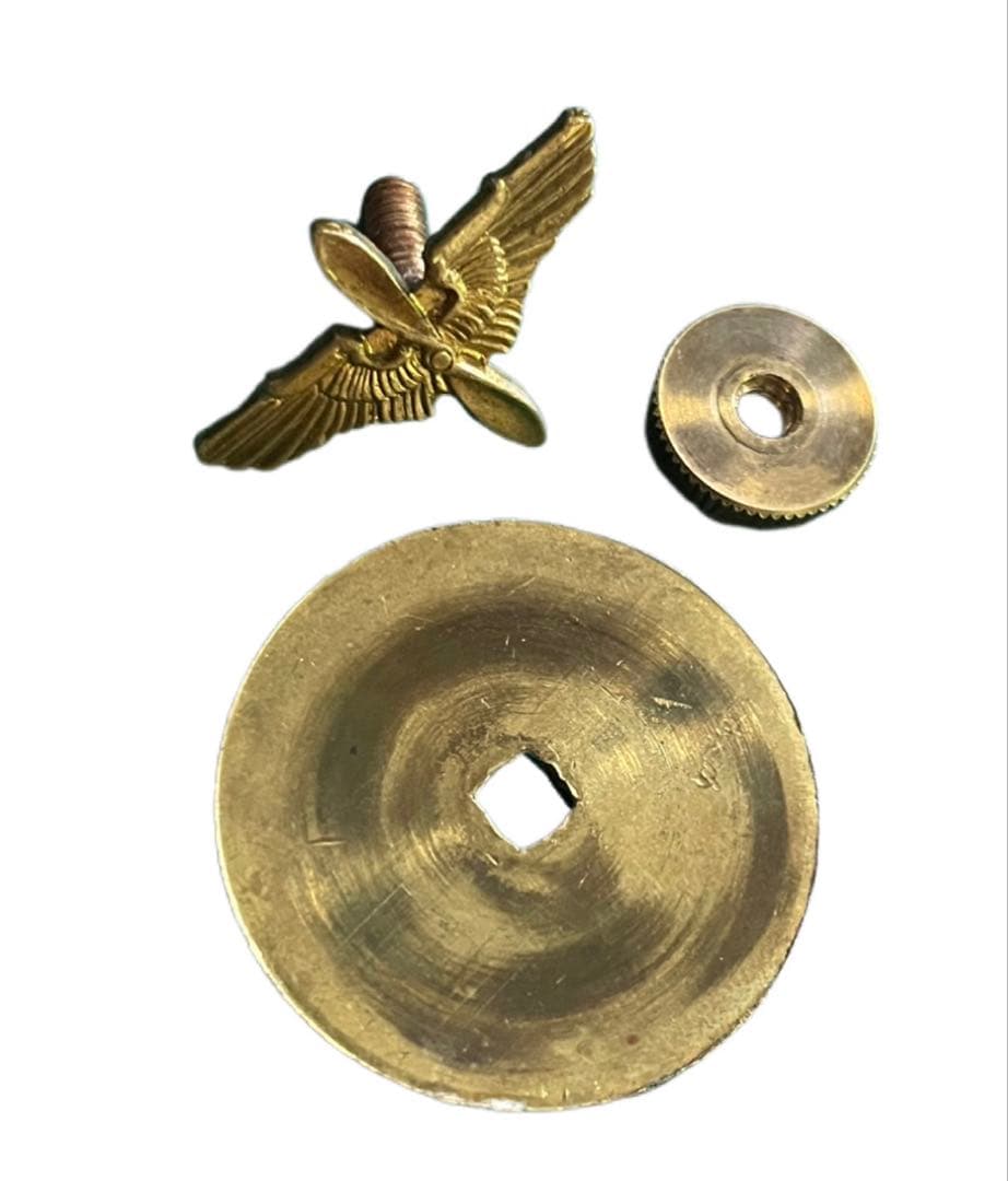 米軍陸軍航空隊本物制服用金属スクリュー式バッジ希少さん