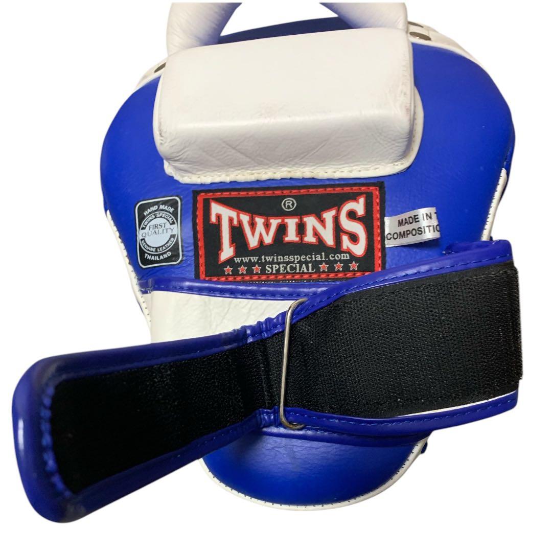 美品！TWINS ツインズ パンチングミット 左右キックボクシング ボクシング