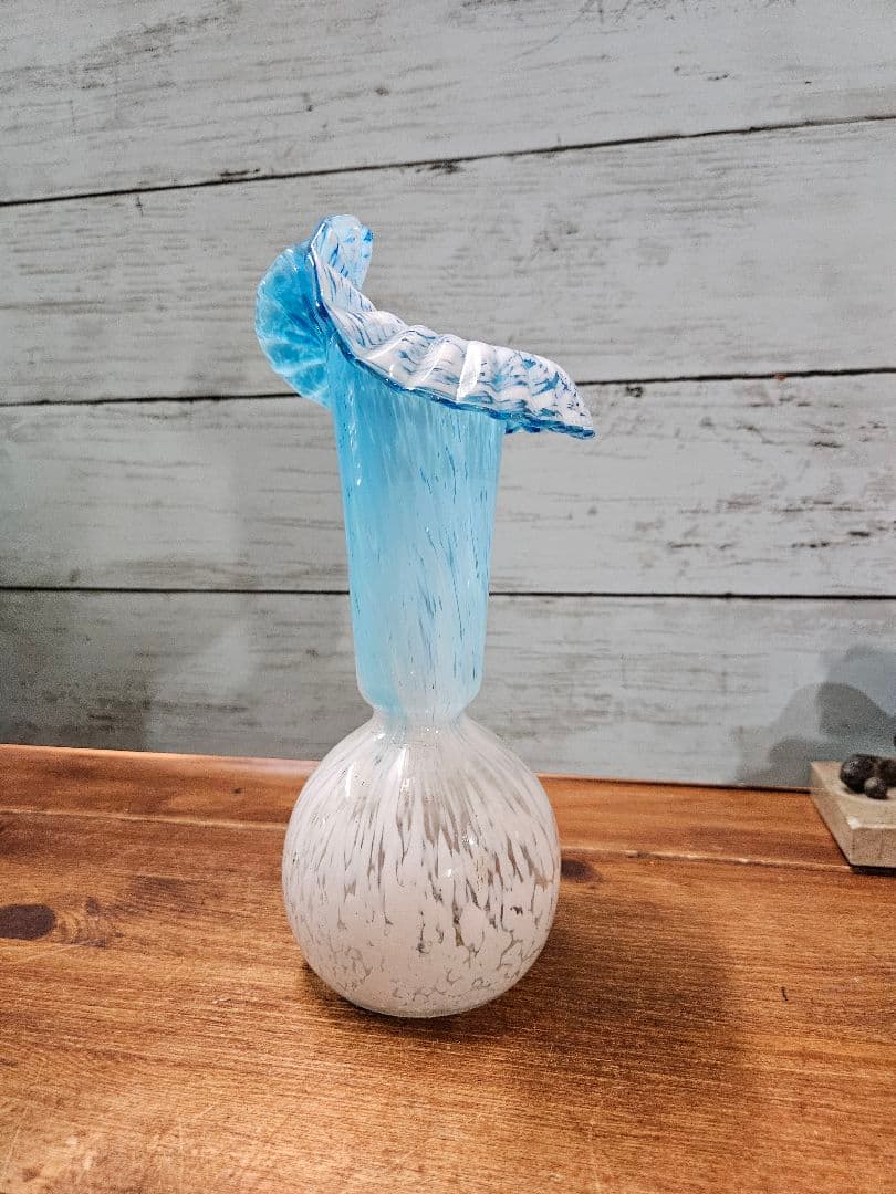 フランスアンティーク オパリンガラス クリシー フリル 花瓶 フラワーベース