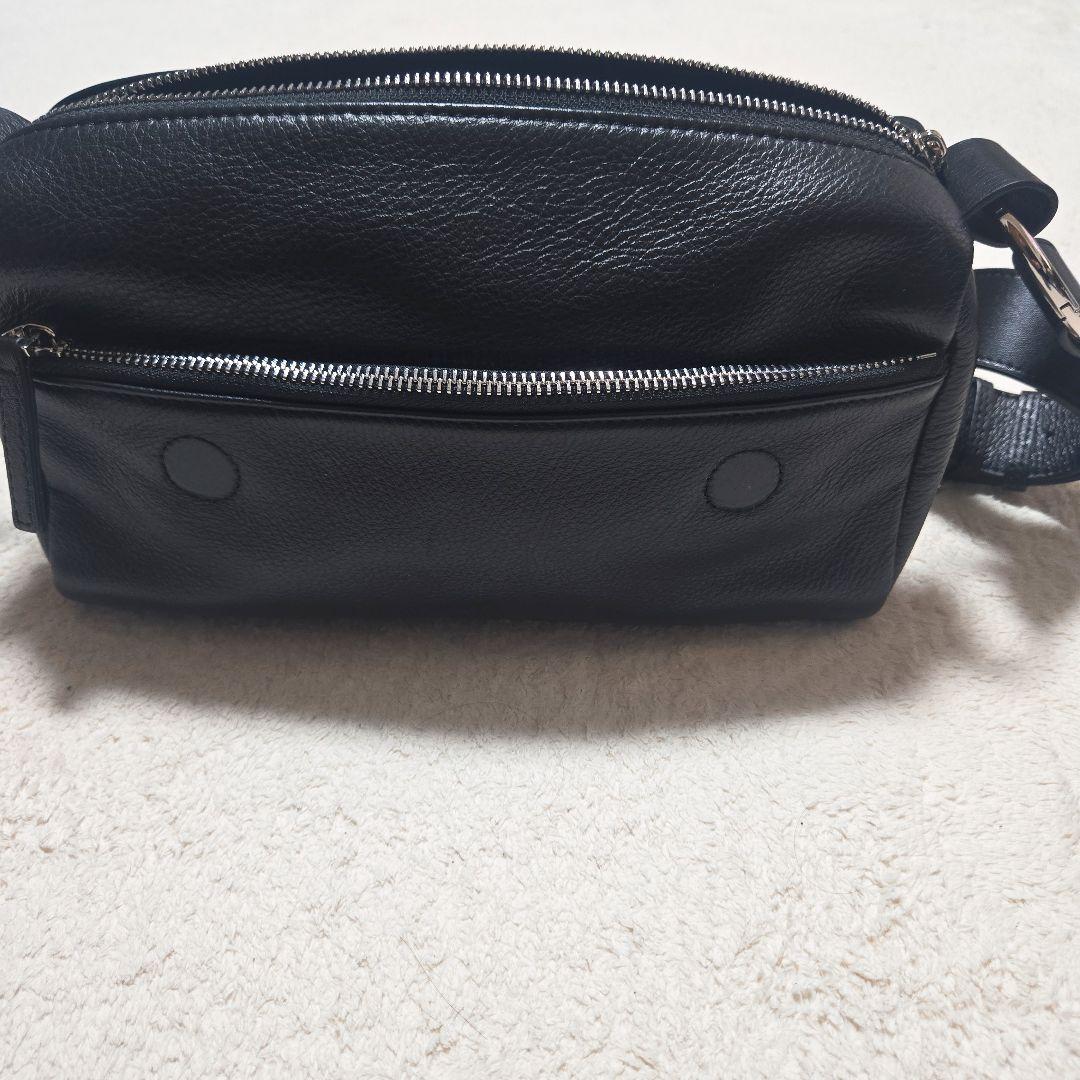 ビアズリー　レザーボディバッグ　ブラック