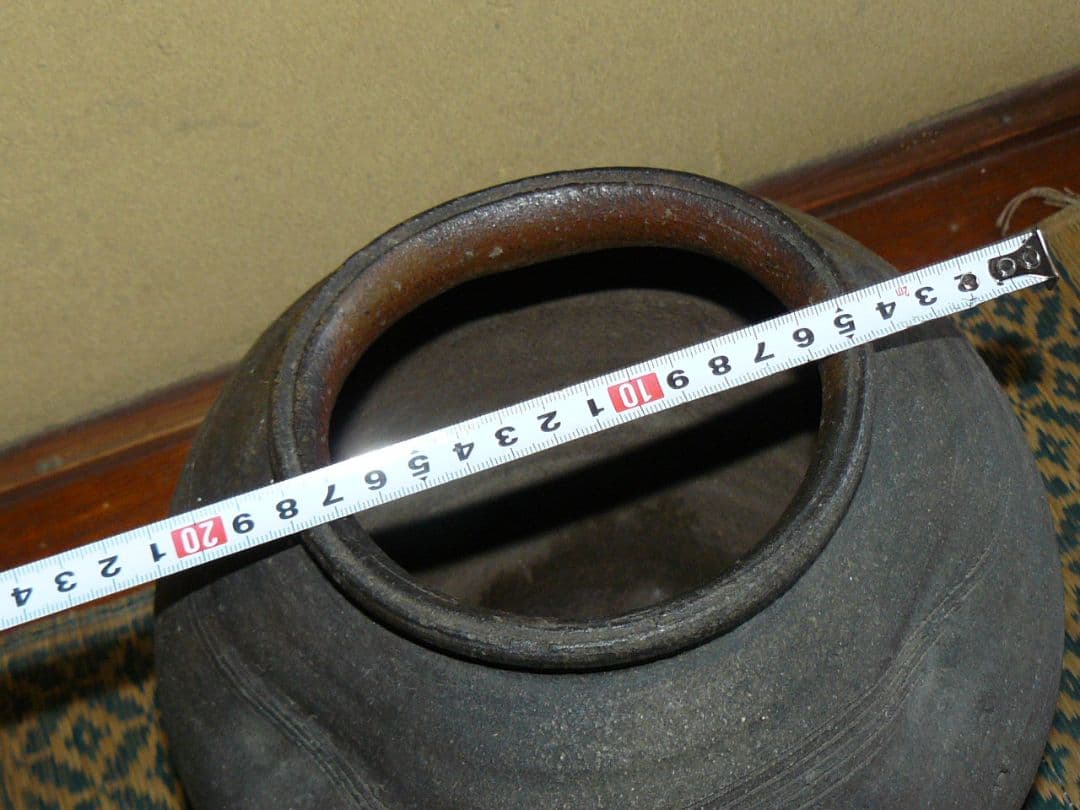 古い備前焼の壺