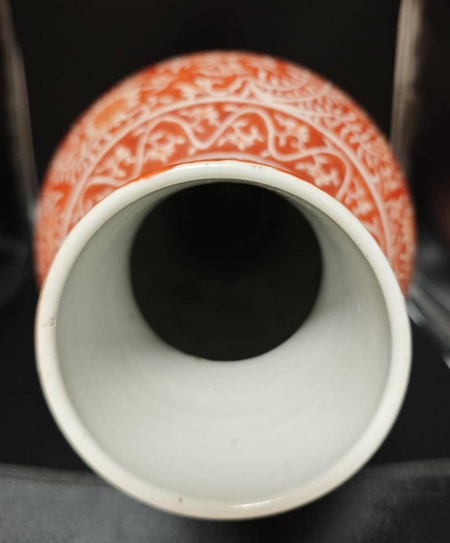 大清乾隆時代　珊瑚紅釉唐草花紋大瓶　　染付二重丸銘(B-18)