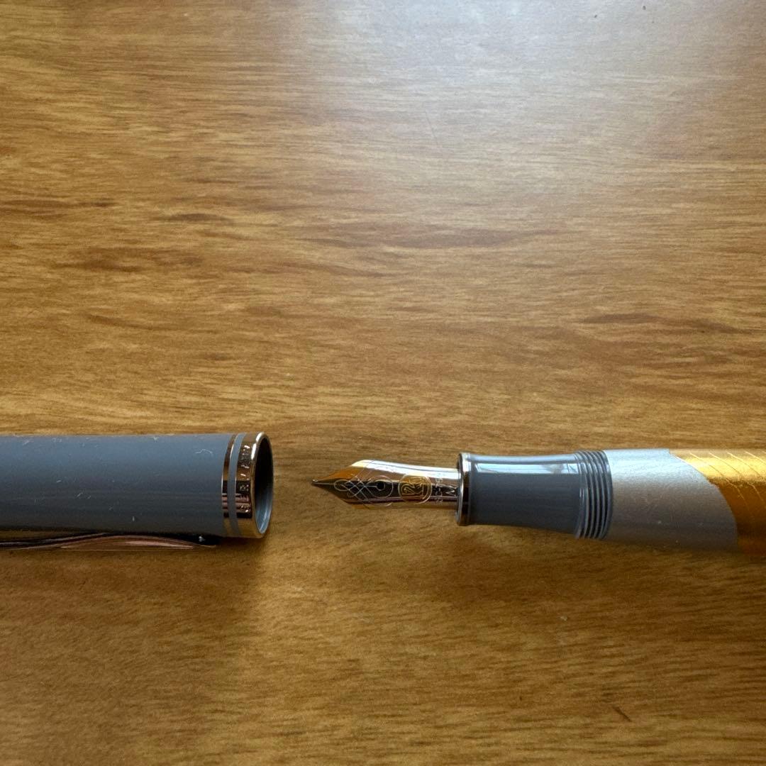 ペリカン Pelikan特別生産品 M640エベレスト 万年筆•ローラーボール