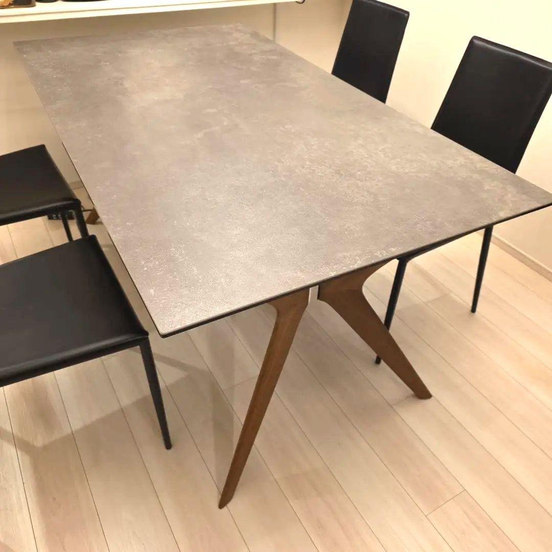カリガリス トーキョー セラミックダイニングテーブル