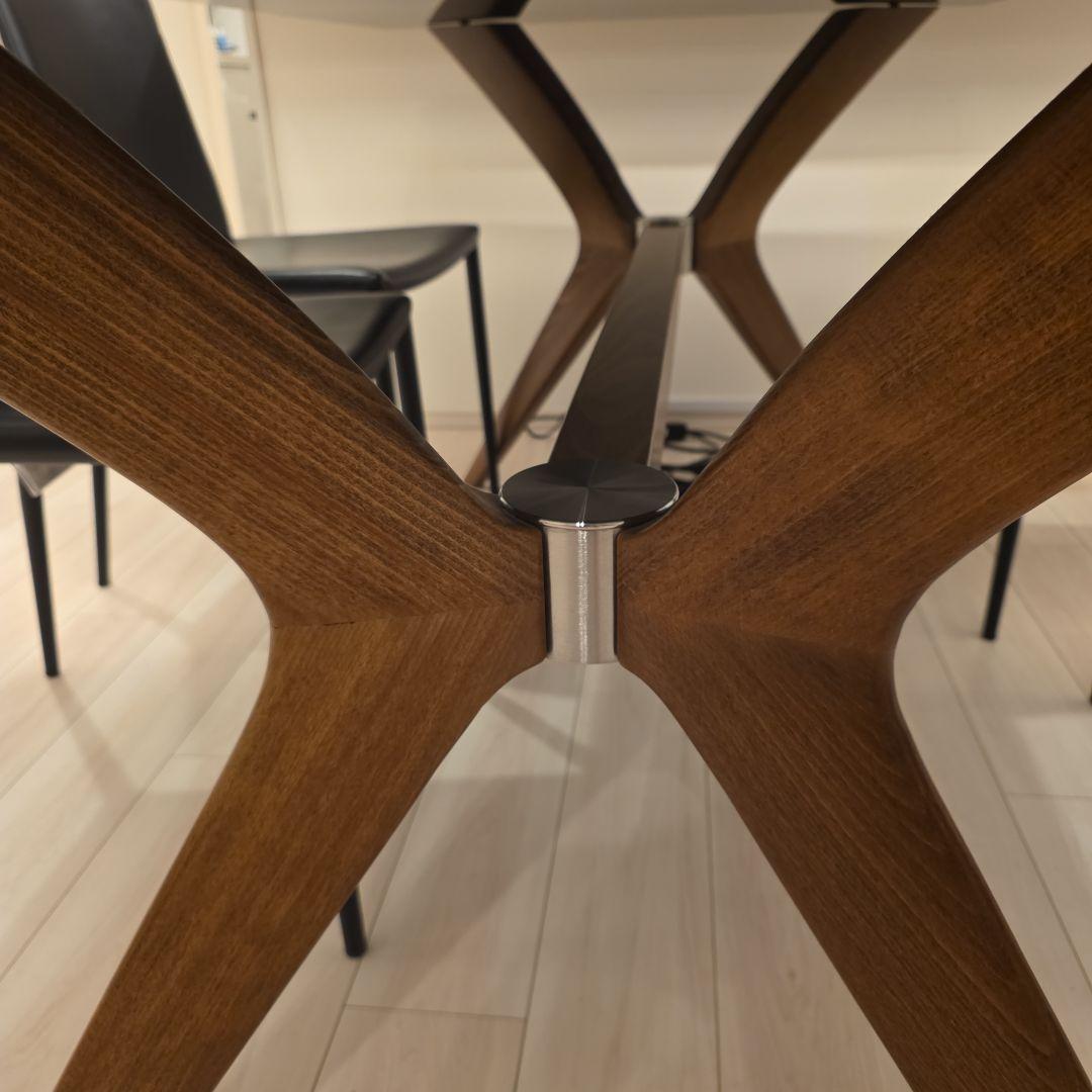 カリガリス トーキョー セラミックダイニングテーブル