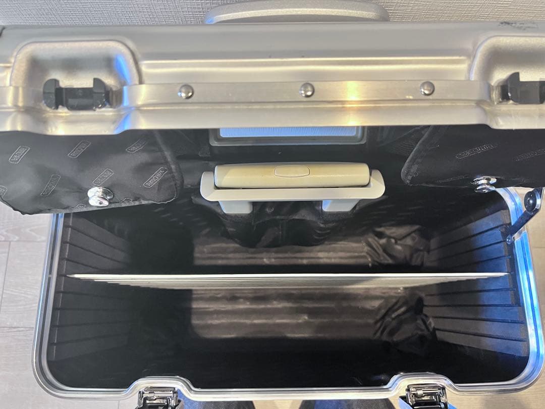 【入手困難】廃盤 旧型 RIMOWA リモワ パイロット 4輪