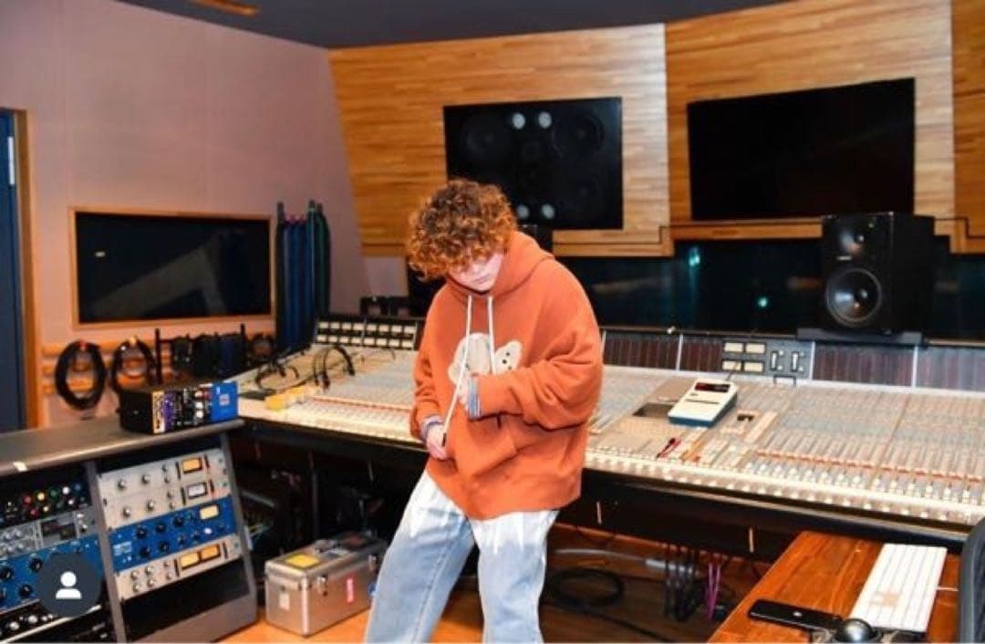 vaundy 着用　クマ　 パーカー