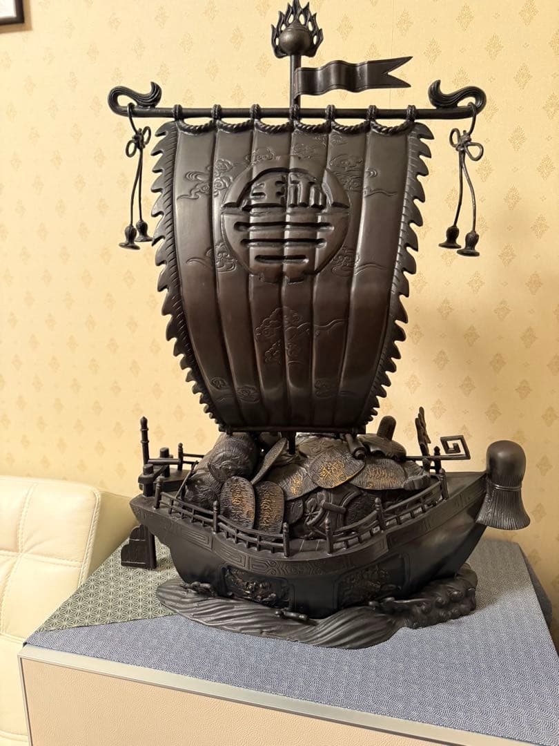 江戸時代　金属製船の彫刻 黒色 伝統的デザイン
