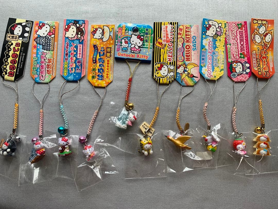 ご当地キティ　根付け40点まとめ売り