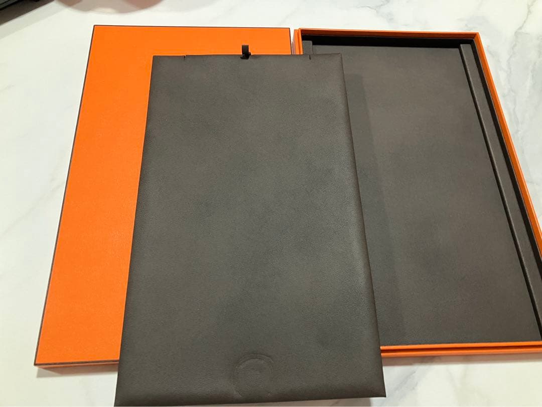 HERMES オレンジ ギフト箱 大きめ　ネックレスケース空箱