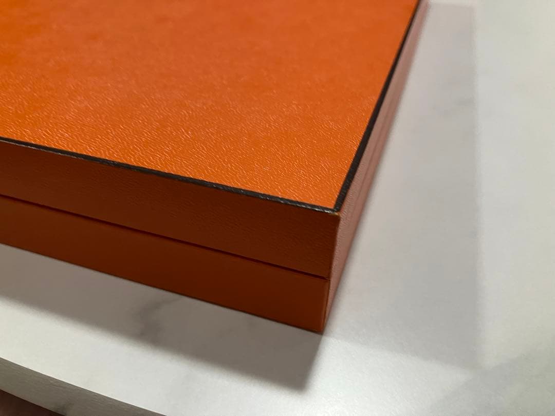 HERMES オレンジ ギフト箱 大きめ　ネックレスケース空箱