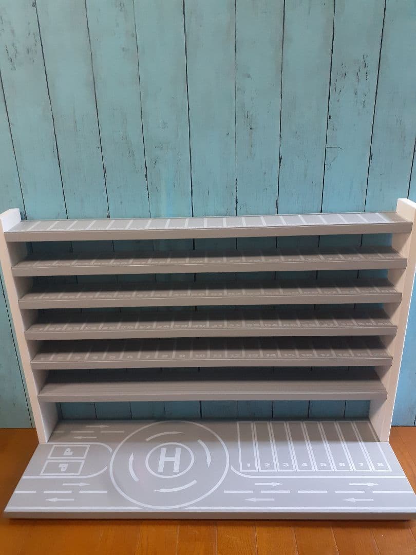 縞田　最新版自作トミカプラレール収納棚110台ロータリー交差点ヘリポート付