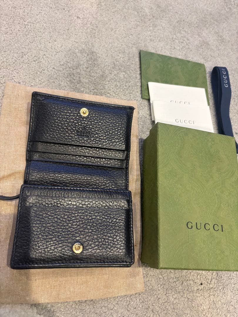 GUCCI レザー 二つ折り財布 ブラック