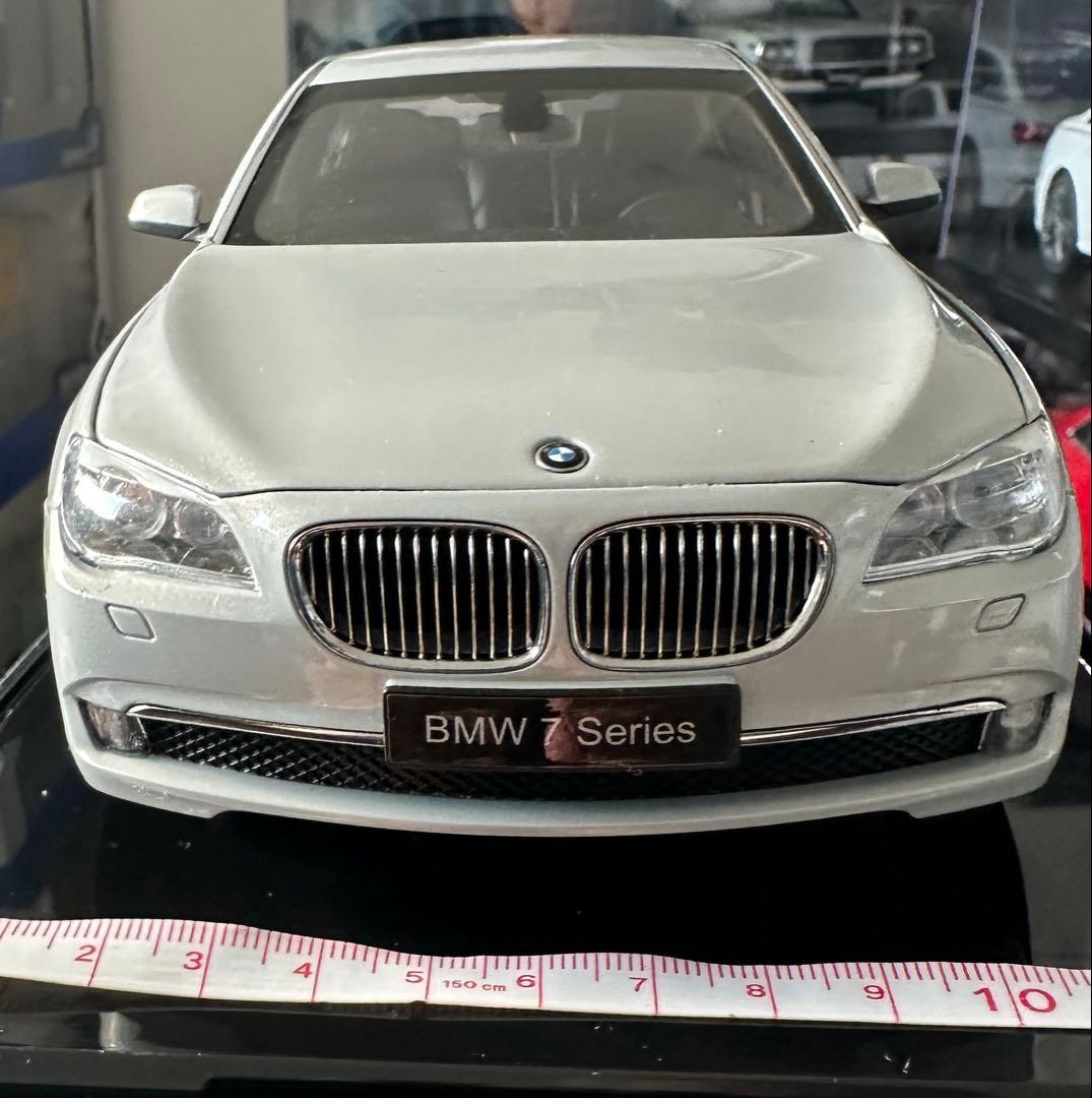 KYOSHO BMW750LiMOON silver1/18スケール
