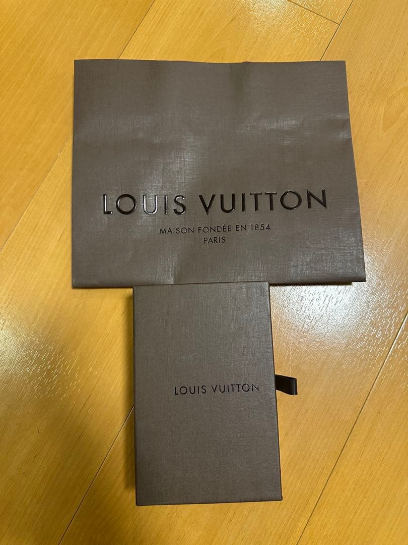 未使用品　ルイヴィトン　4連キーケース　タイガ　ミュルティクレ