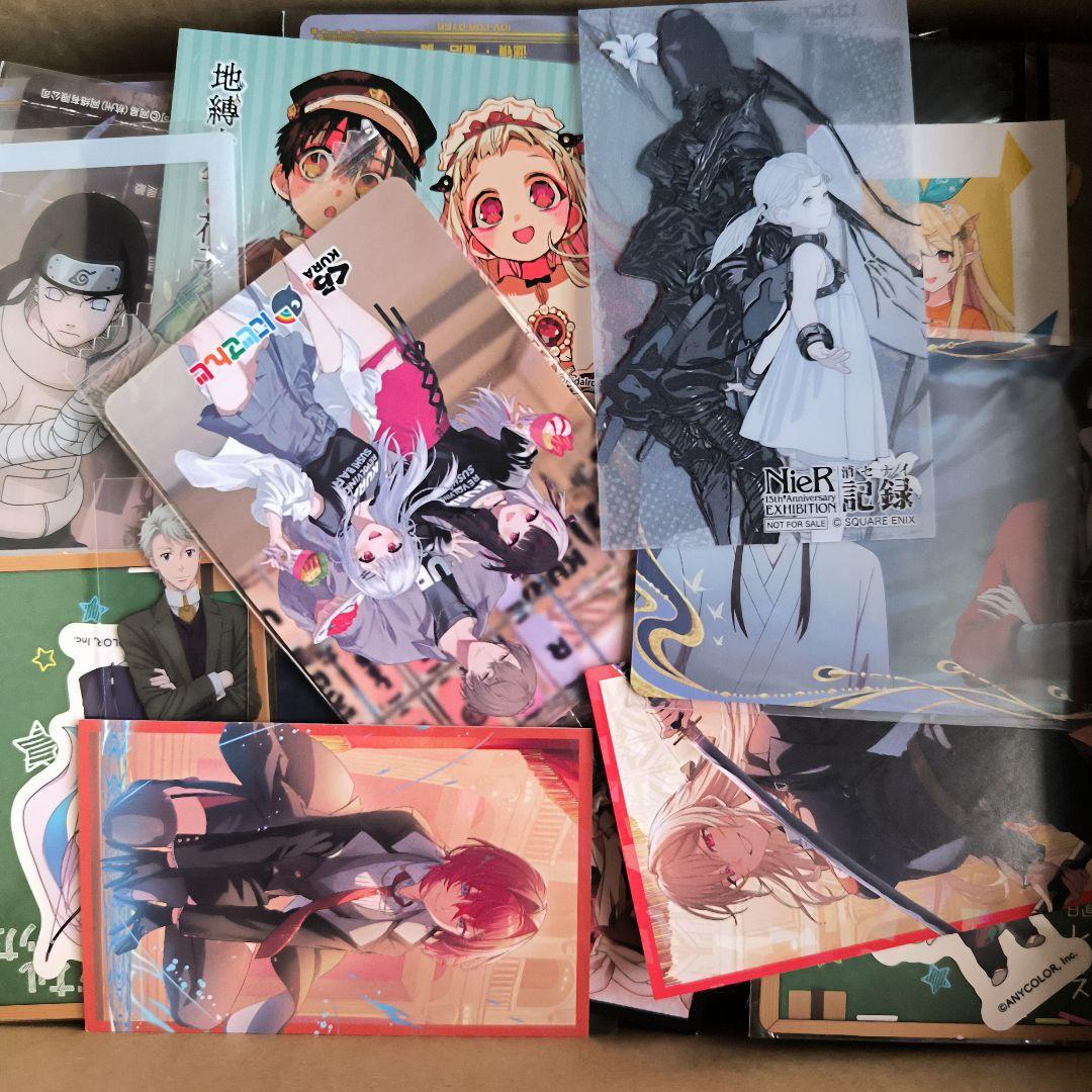 アニメ　キャラクター　缶バッジ、紙類　グッズ　大量　約500点　まとめ売り