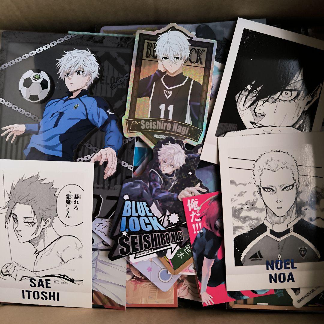 アニメ　キャラクター　缶バッジ、紙類　グッズ　大量　約500点　まとめ売り