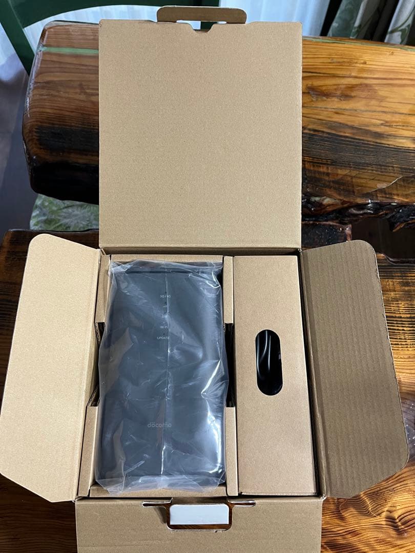 docomo 5G HR02 ダークグレー