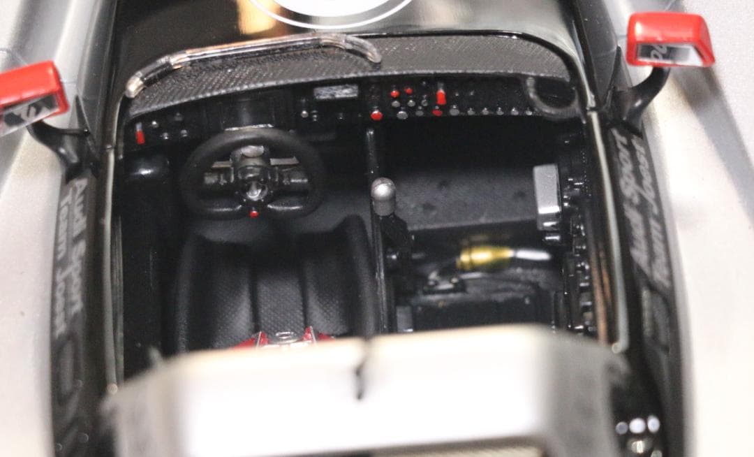 MAISTO製 アウディーＲ8R　　 ル・マン1999　1/18 　中古品