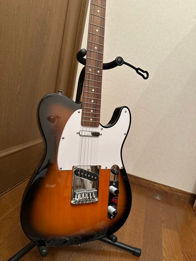 【美品】SQUIER エレキギター ケース、スタンド付き