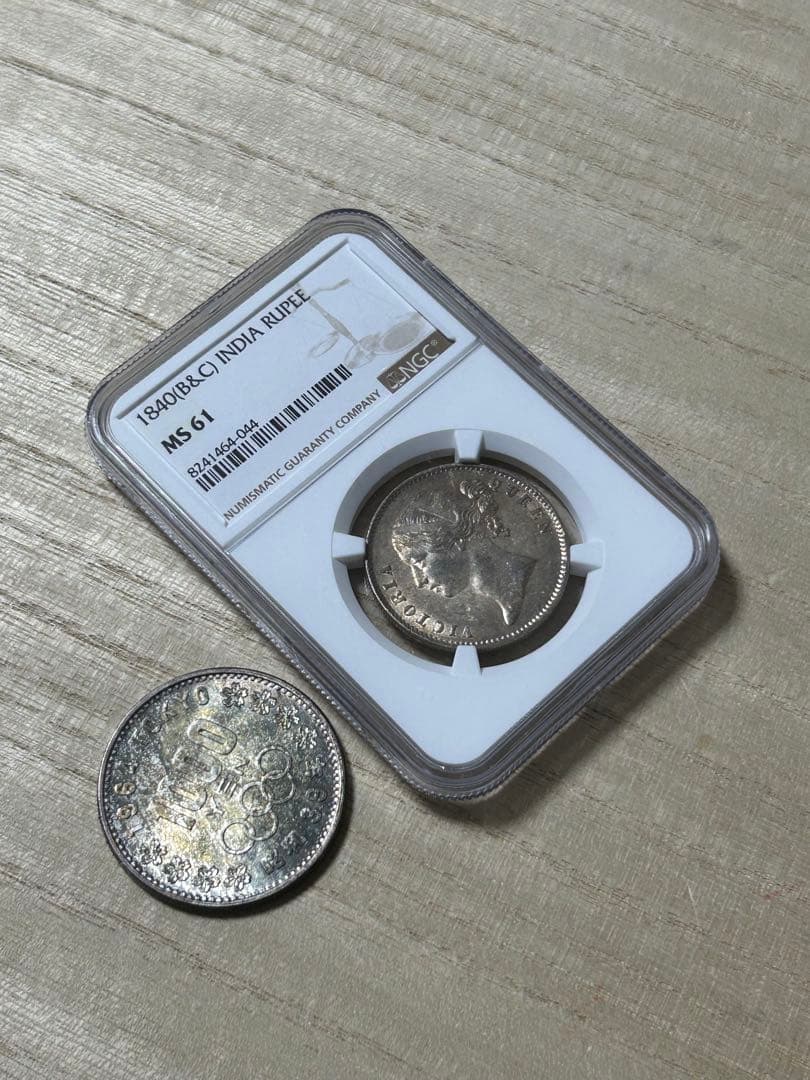 1840年 インド ルピー MS 61 とオリ千