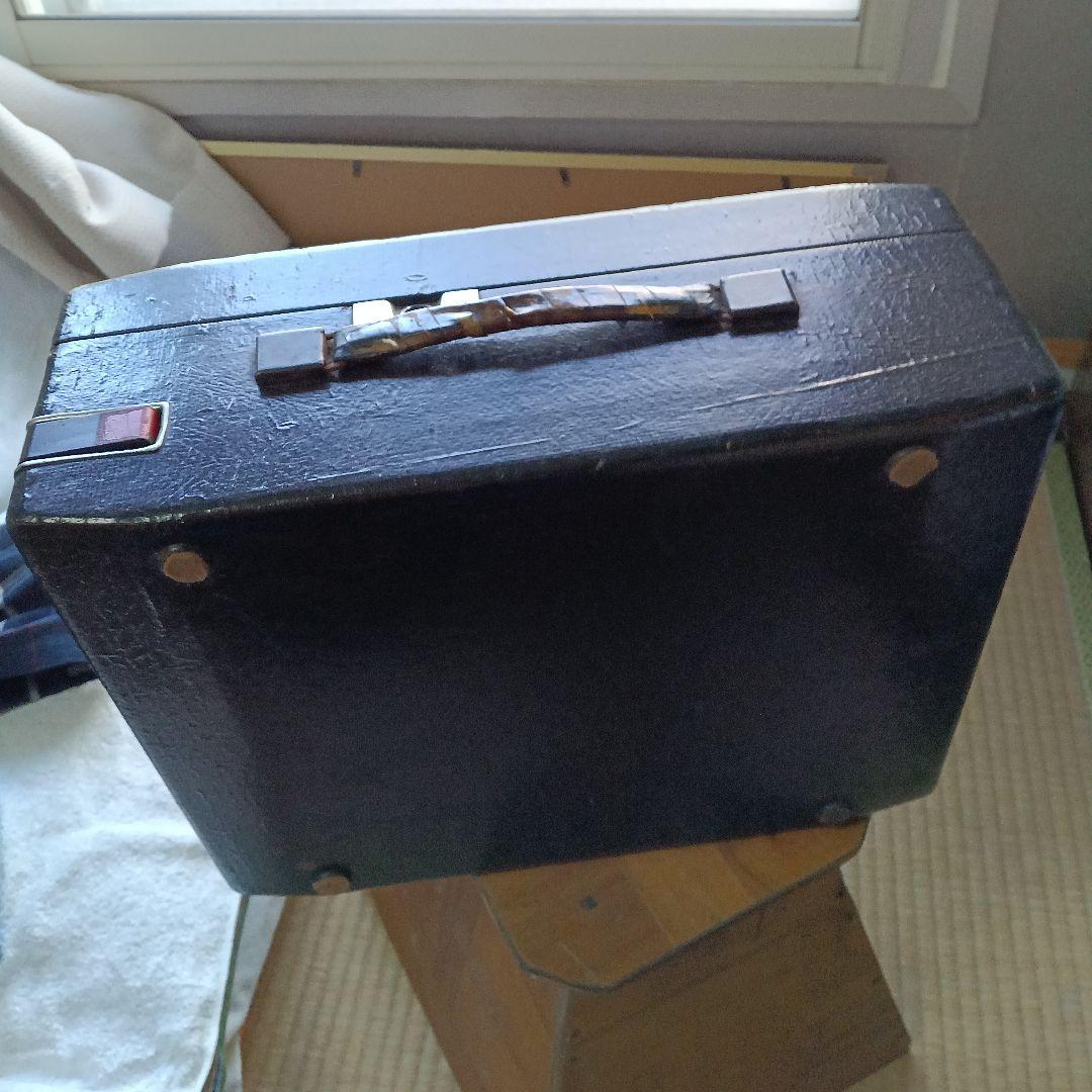 レトロなコロンビアの卓上蓄音機です。