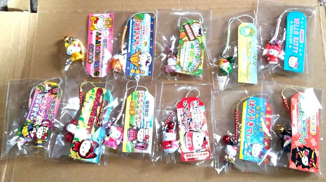 ご当地キティ♡ストラップ♡ファスナーマスコット&キーホルダー127個まとめ売り♡