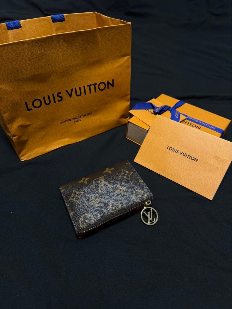 【かなちゃん】 LOUIS VUITTON 二つ折り財布