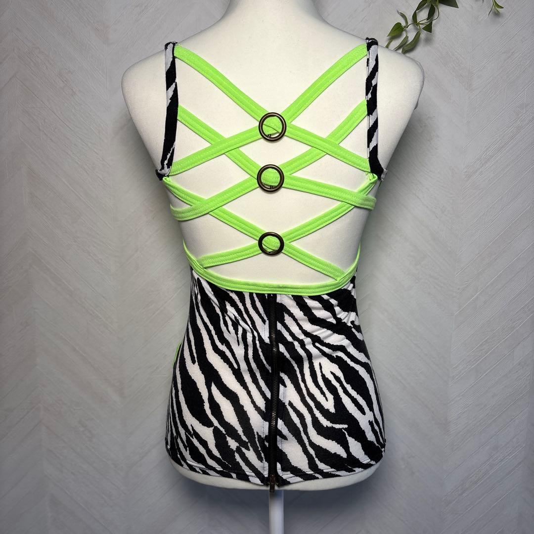 d.i.a. 平成ギャルy2k バックオープンゼブラ柄ラメロゴタンクトップ