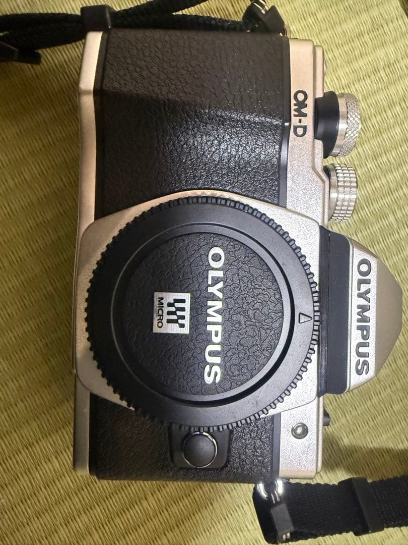 OLYMPUS OM-D E-M10 II シルバーカメラセット