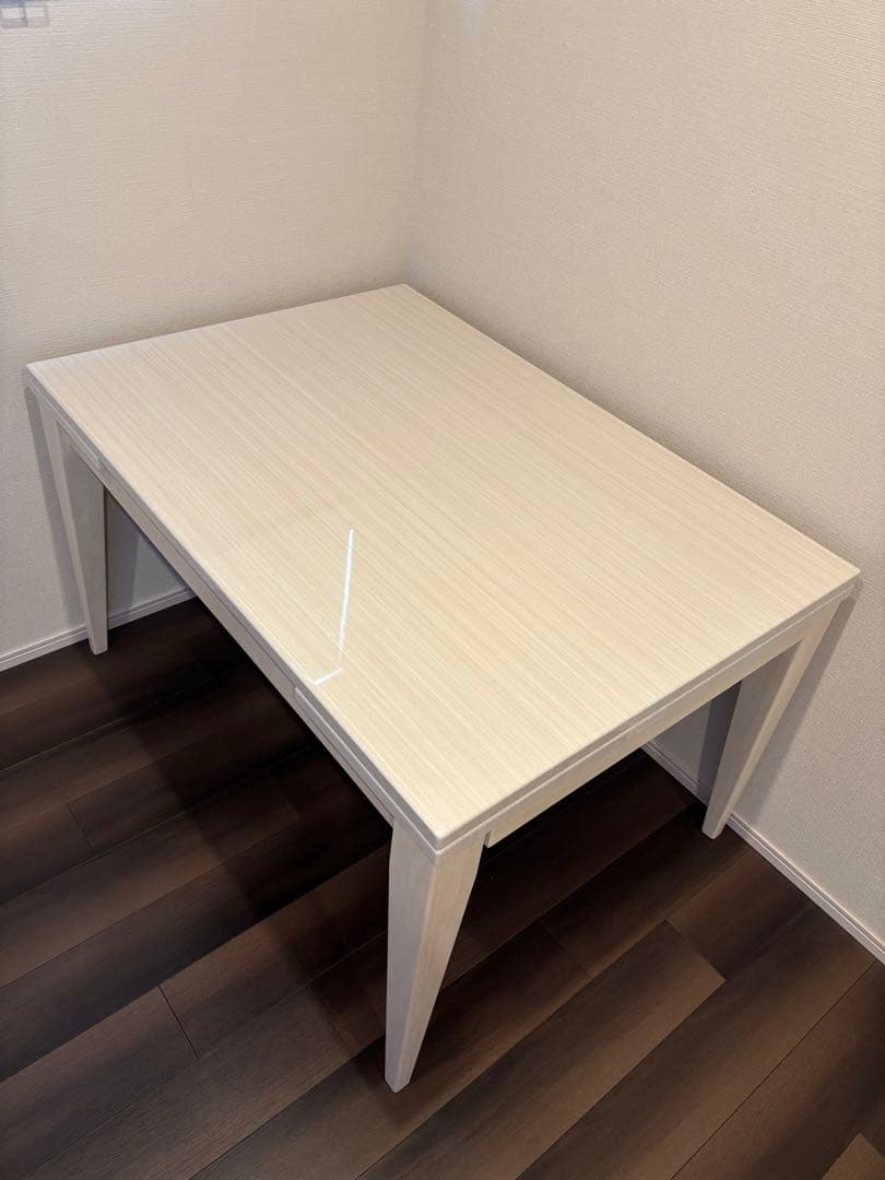 ダイニングテーブル　白　東京インテリア　高級感　 送料のみ価格です‼️120サイズ