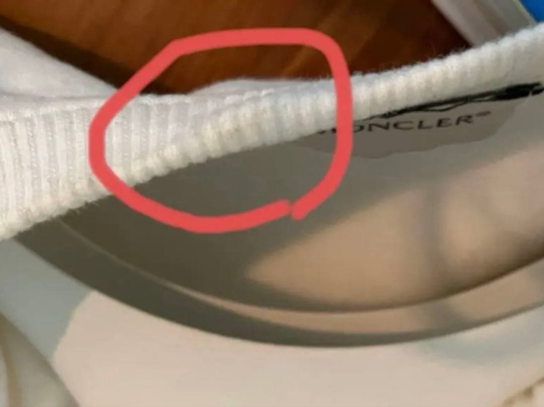 MONCLER　白アウター