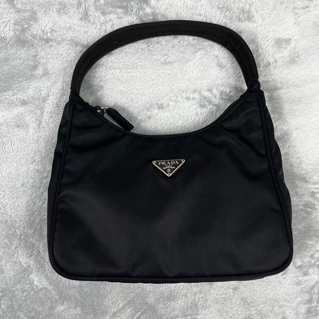 美品✨ Prada プラダ アクセサリーポーチ ブラック 黒 ナイロン 三角ロゴ