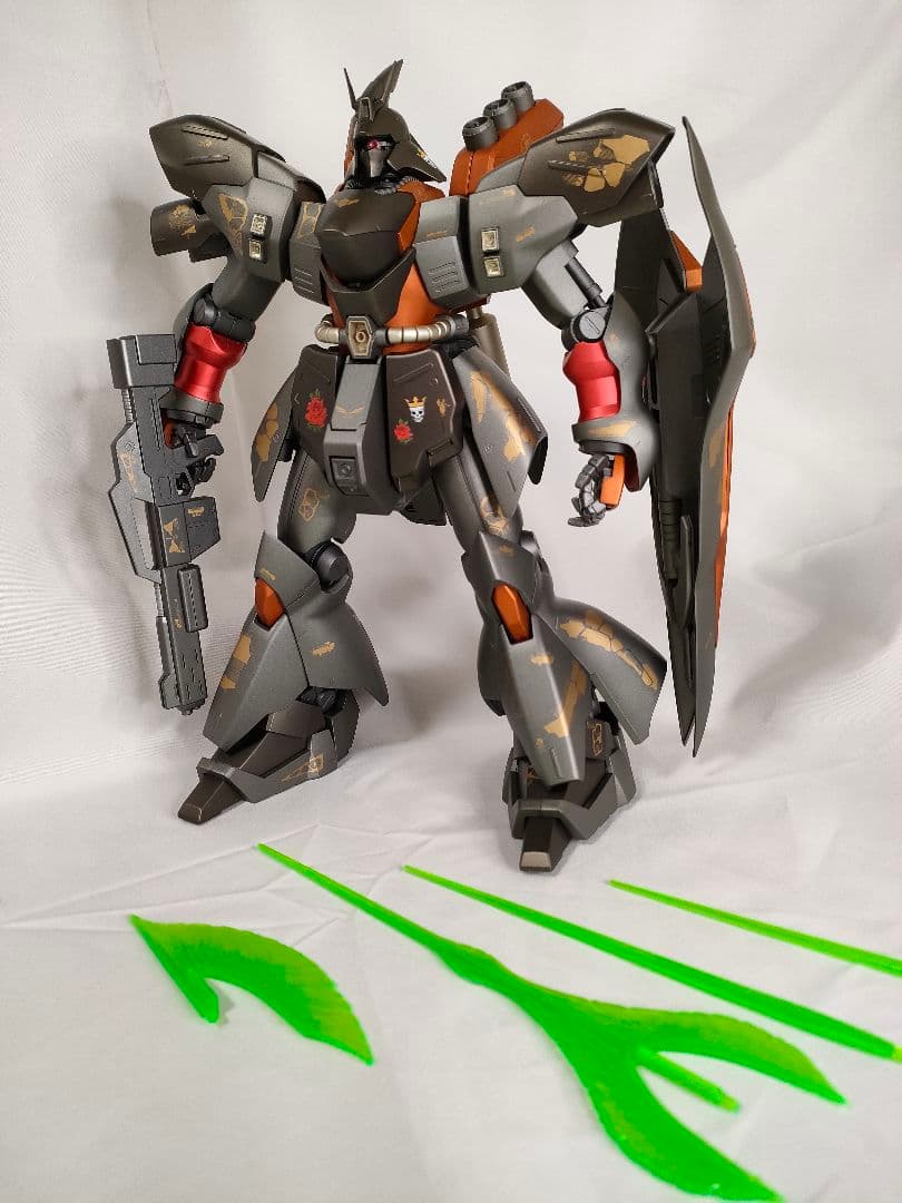 ガンプラ 塗装済完成品 MG MSN-04 サザビー