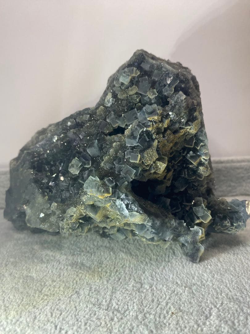 T945特価★ブルーグレーフローライト　キラキラキューブ結晶ジオード原石