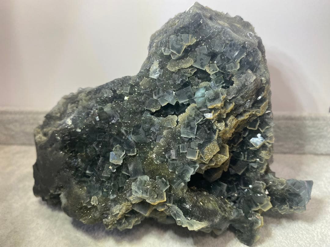 T945特価★ブルーグレーフローライト　キラキラキューブ結晶ジオード原石