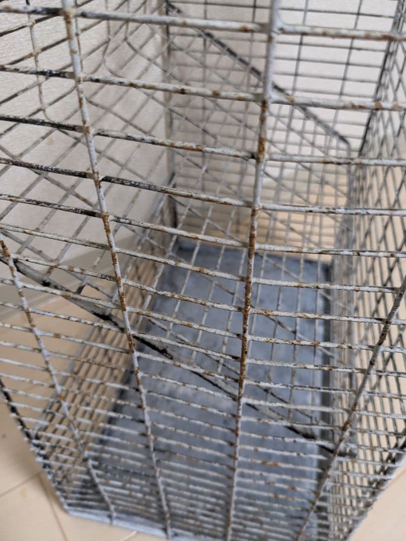 シャビー　昭和レトロ　金属製ワイヤーラック　使い方はあなた次第